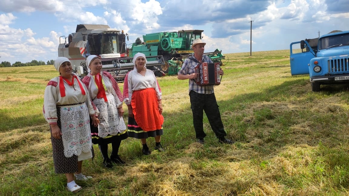 Коллектив Катичского ДК выступил для комбайнёров