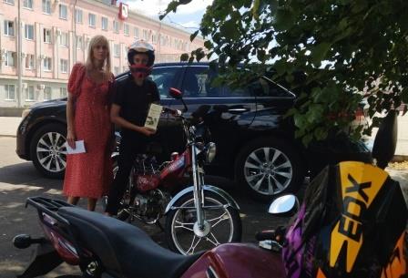 Новозыбковская библиотека провела акцию-предостережение «Подросток за рулем»