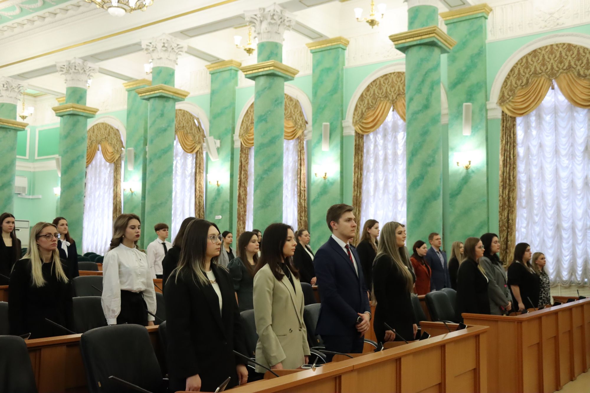 Члены Молодежного парламента Брянской области VIII созыва получили удостоверения