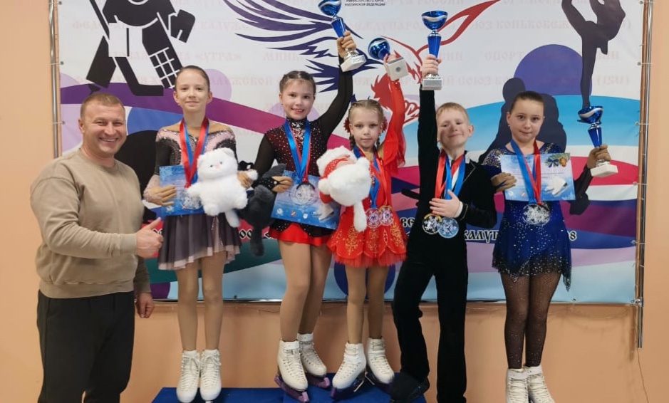 Семь золотых медалей привезли новозыбковские фигуристы с «Новогодней снежинки»