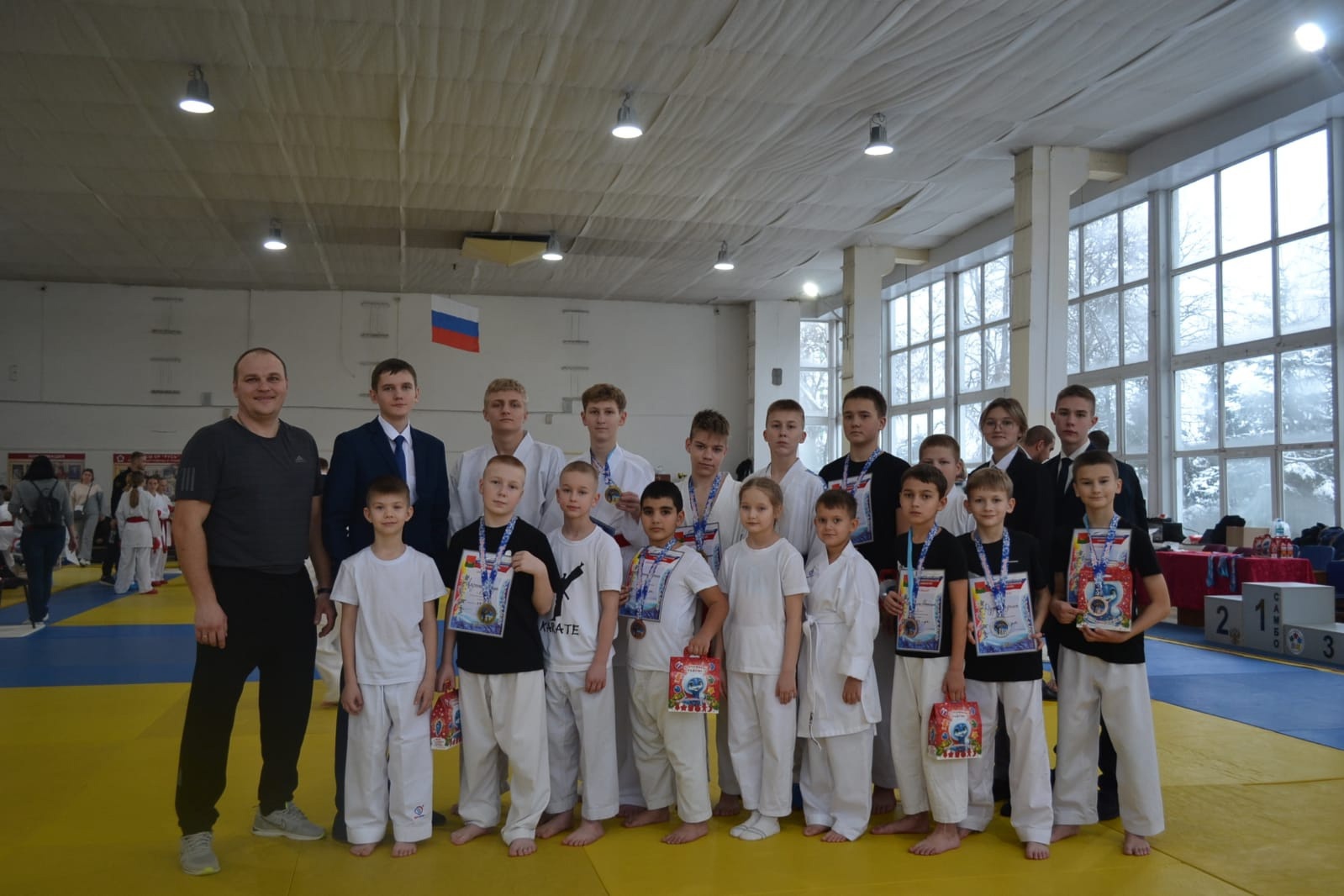 Новогодние медали привезли новозыбковские каратисты из Брянска