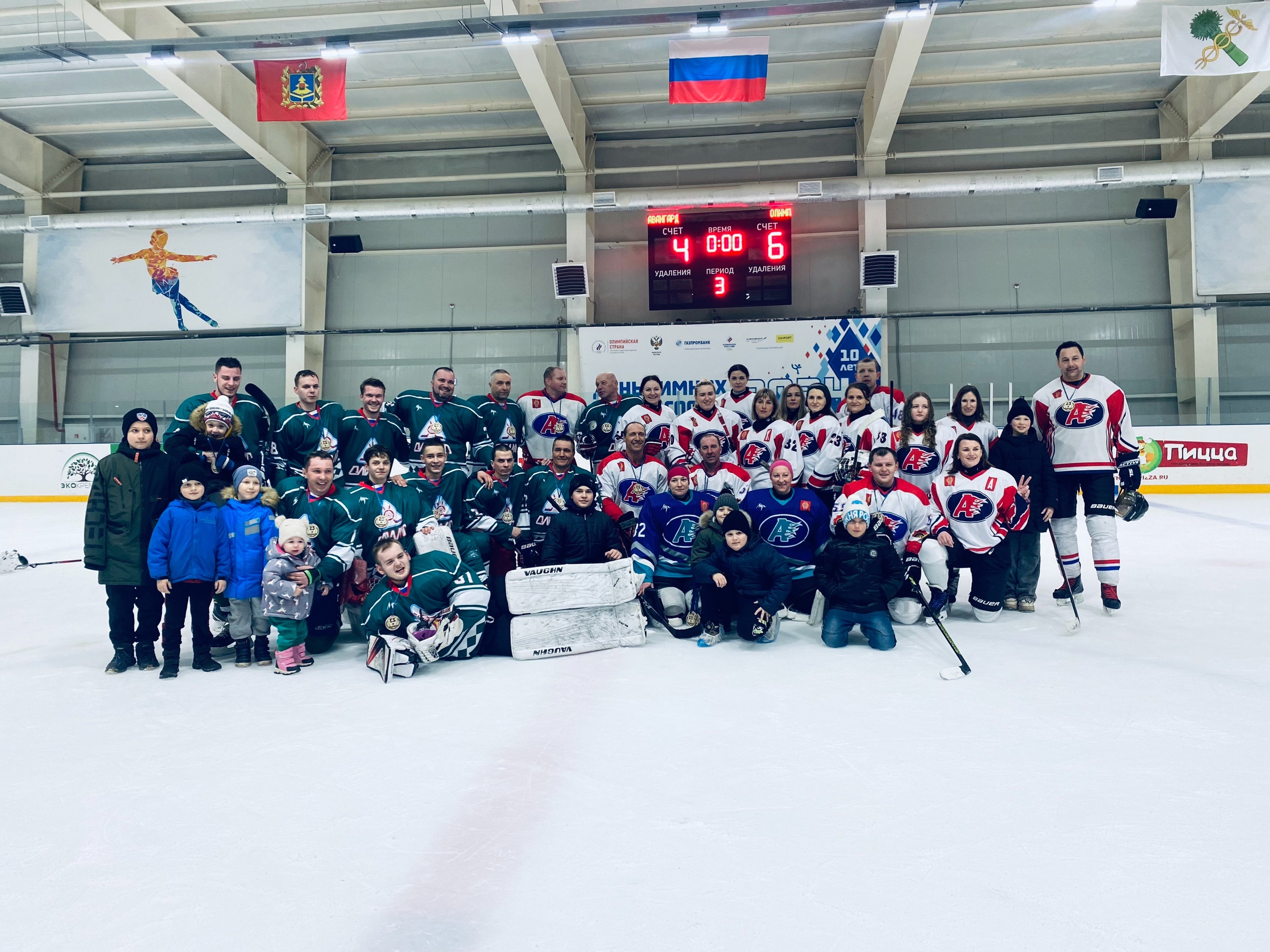 Победили мужчины в товарищеском матче хоккеистов в Новозыбкове