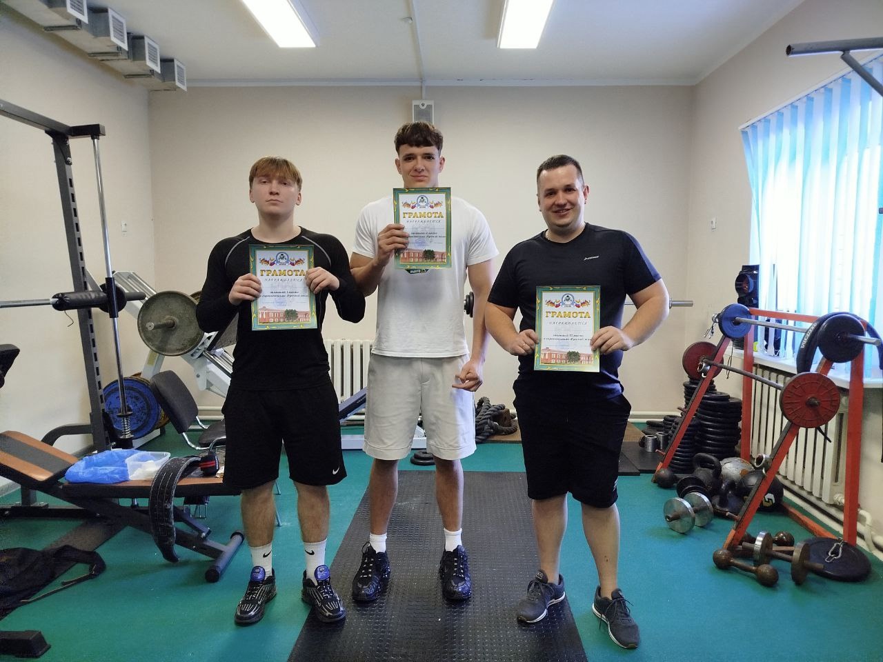 Праздник мужчин в Новозыбковском педколледже отметили по-спортивному