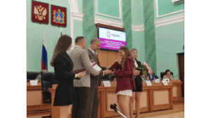 Брянских выпускников Президентской академии чествовали в облдуме