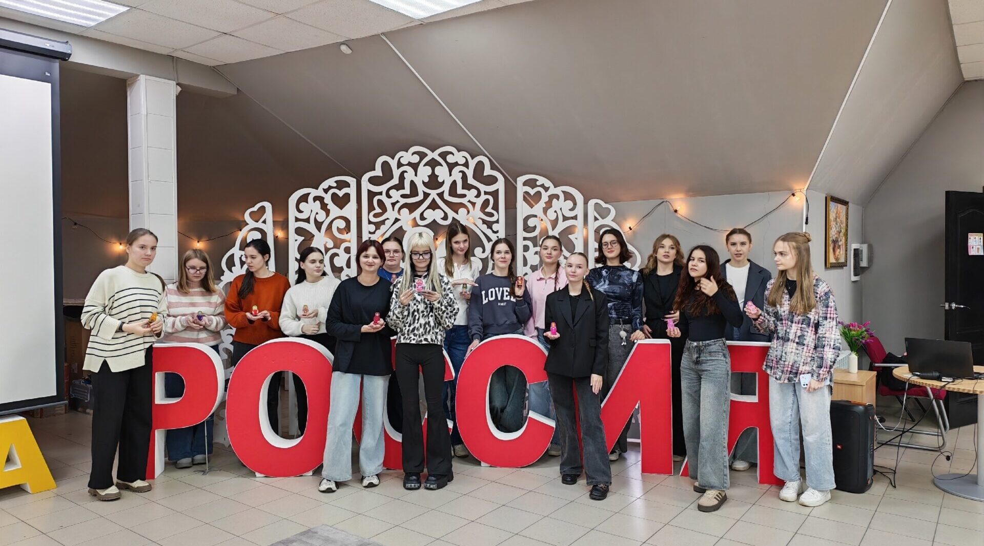 Душевный мастер-класс, посвященный Дню русской матрешки, прошел в Новозыбкове