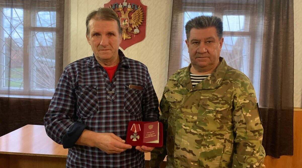 В брянском Стародубе вручили орден Мужества отцу погибшего на СВО бойца