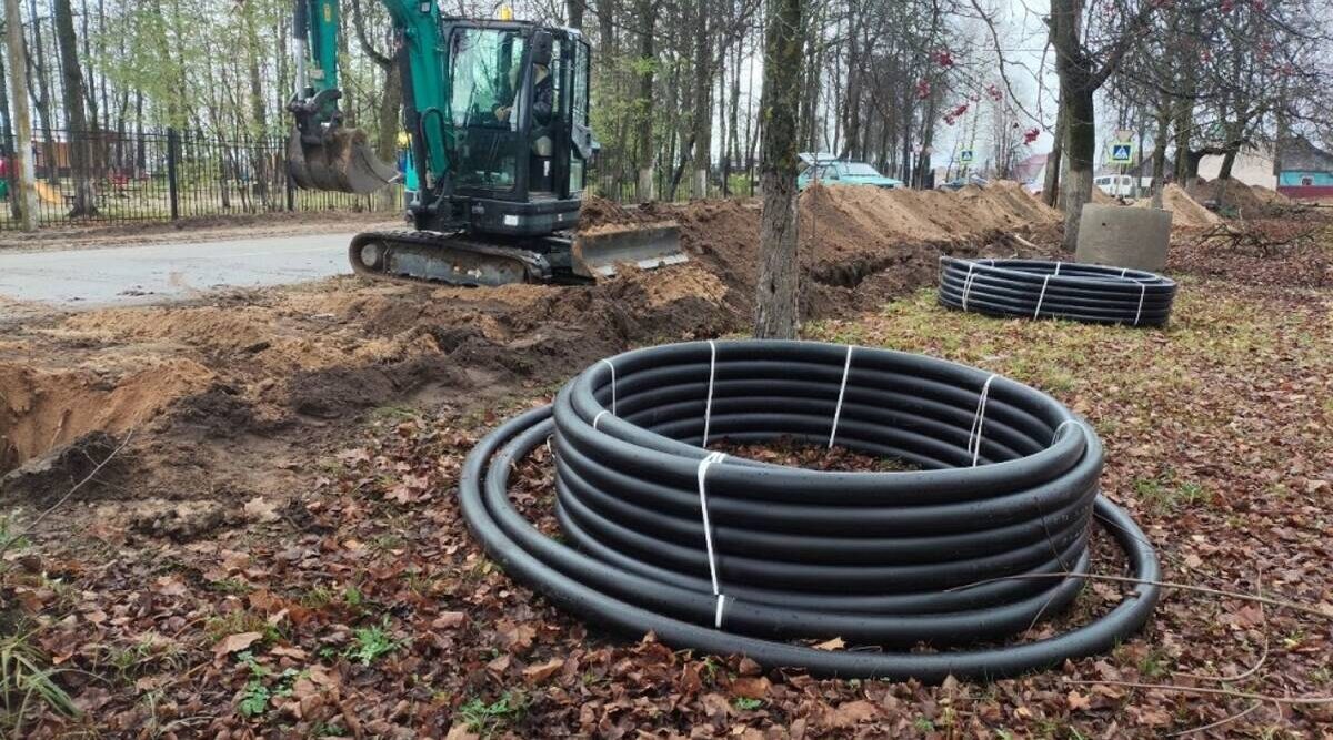 В брянской Клетне продолжается реконструкция водопроводных сетей