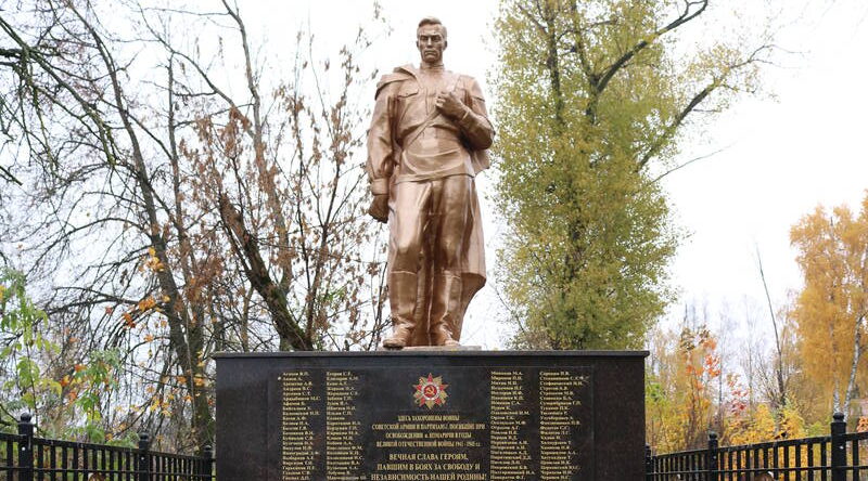 В Комаричском районе Брянщине благоустраивают памятник героям 624 стрелкового полка