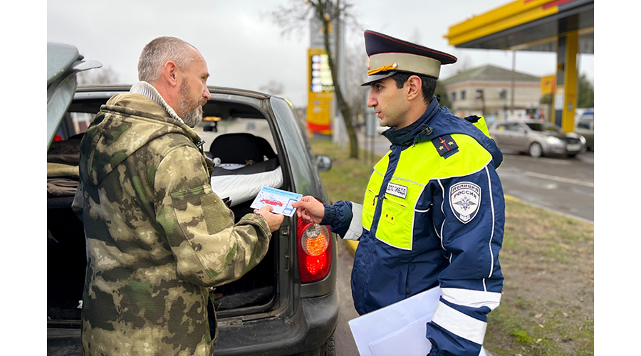 Новозыбковским водителям напомнили о безопасности на дорогах зимой