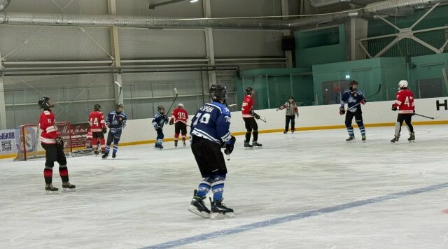 Новозыбковские хоккеисты продолжают выступление в Первенстве региона