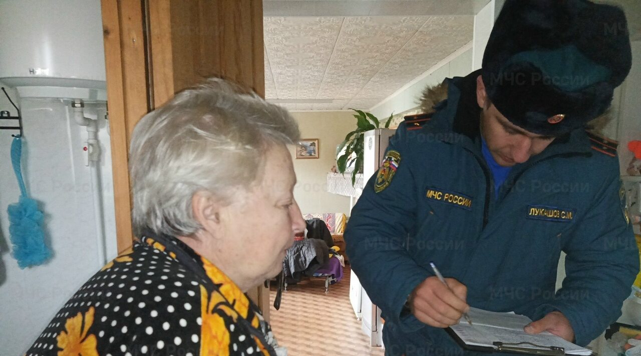 Инспекторы ГПН напомнили новозыбковцам о правилах пожарной безопасности