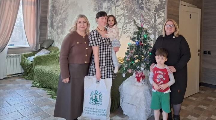 Детский омбудсмен посетила брянский кризисный центр «Дом для мамы»