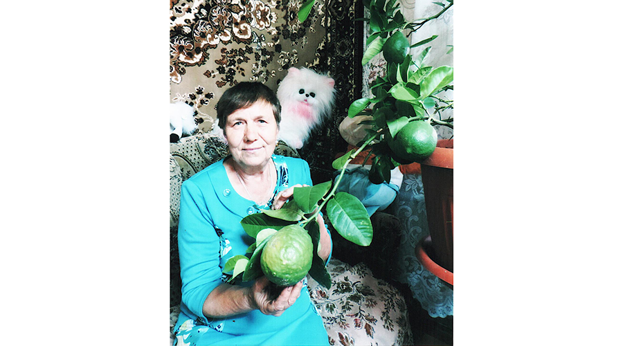 «Серебряный» волонтер из Новозыбковского городского округа Татьяна Адамович принимает поздравления