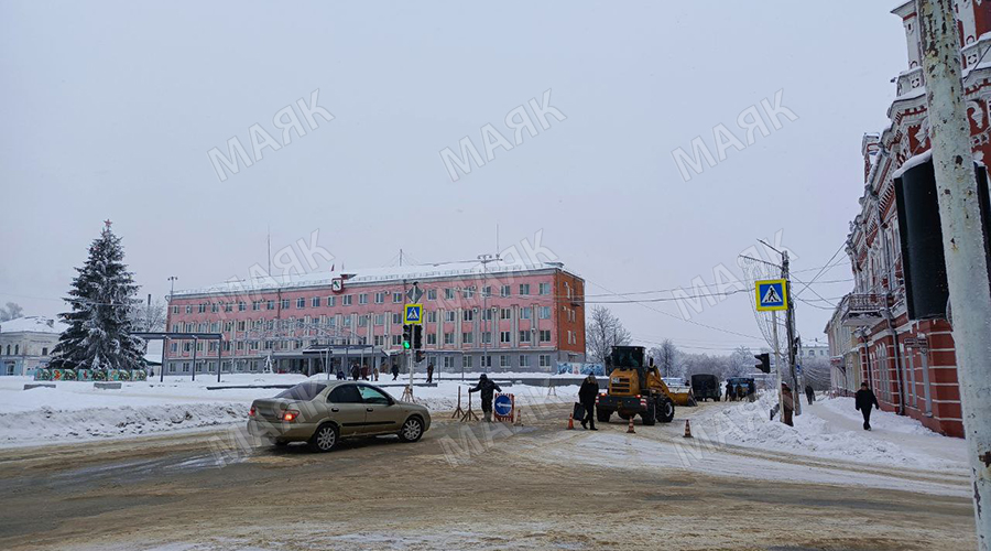 В Новозыбкове продолжаются работы по уборке снега