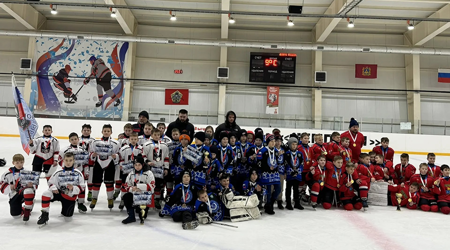 Две хоккейных сборных Новозыбкова стали призерами «Золотой шайбы»