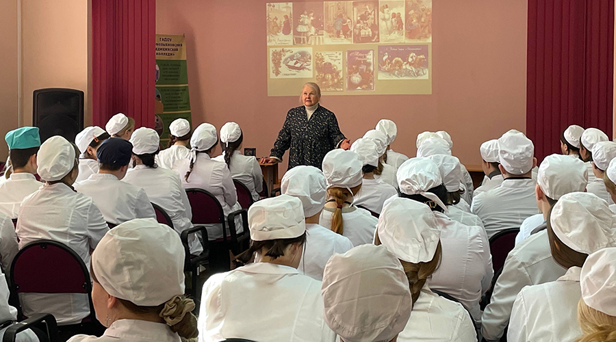 Новозыбковские студенты познакомились со святочными традициями