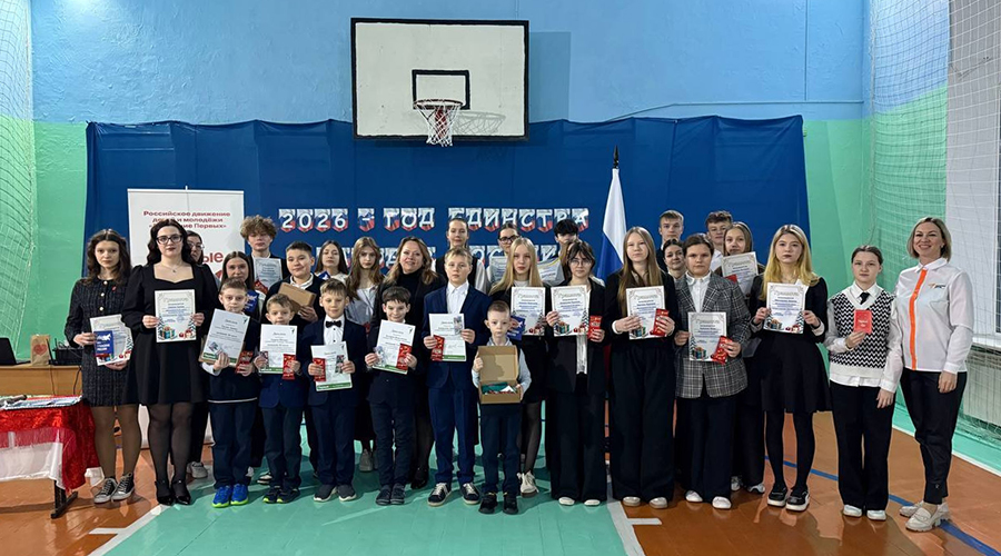 Юных новозыбковцев поздравили с получением паспортов