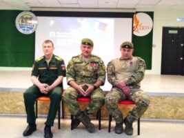 Детские письма и боевой дух: на лекции Общества «Знание» ветераны специальной военной операции встретились с брянскими школьниками