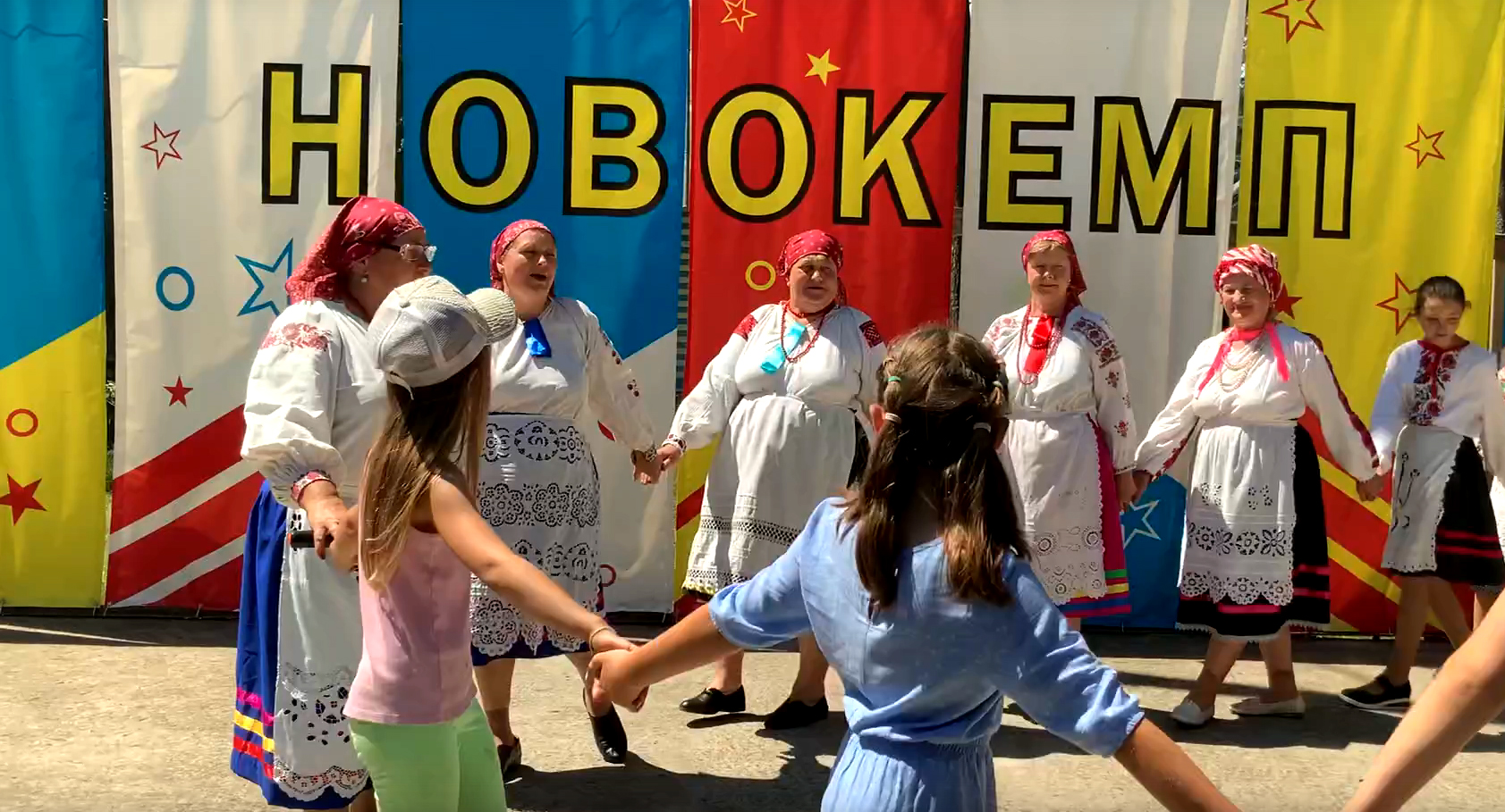 Новозыбковский коллектив «Карагод» выступил для детей в лагере (0+)