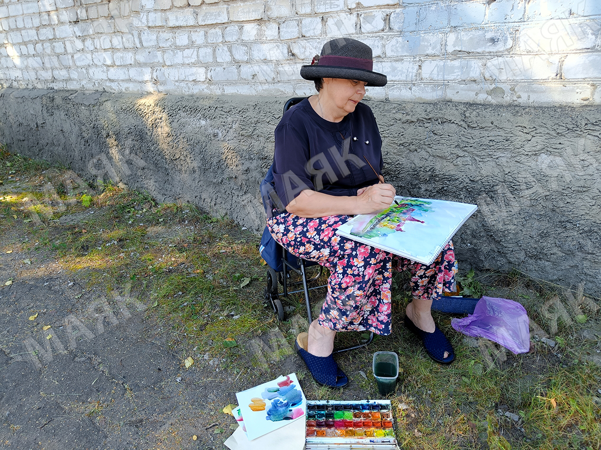 Новозыбковская художница Светлана Парфелюк на летнем пленэре