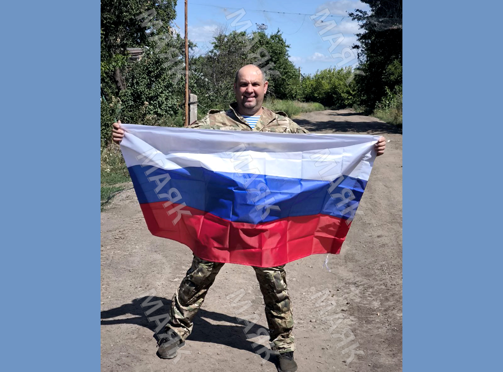 Новозыбковец Сергей Прилуцкий поздравил земляков из зоны СВО с Днём Государственного флага
