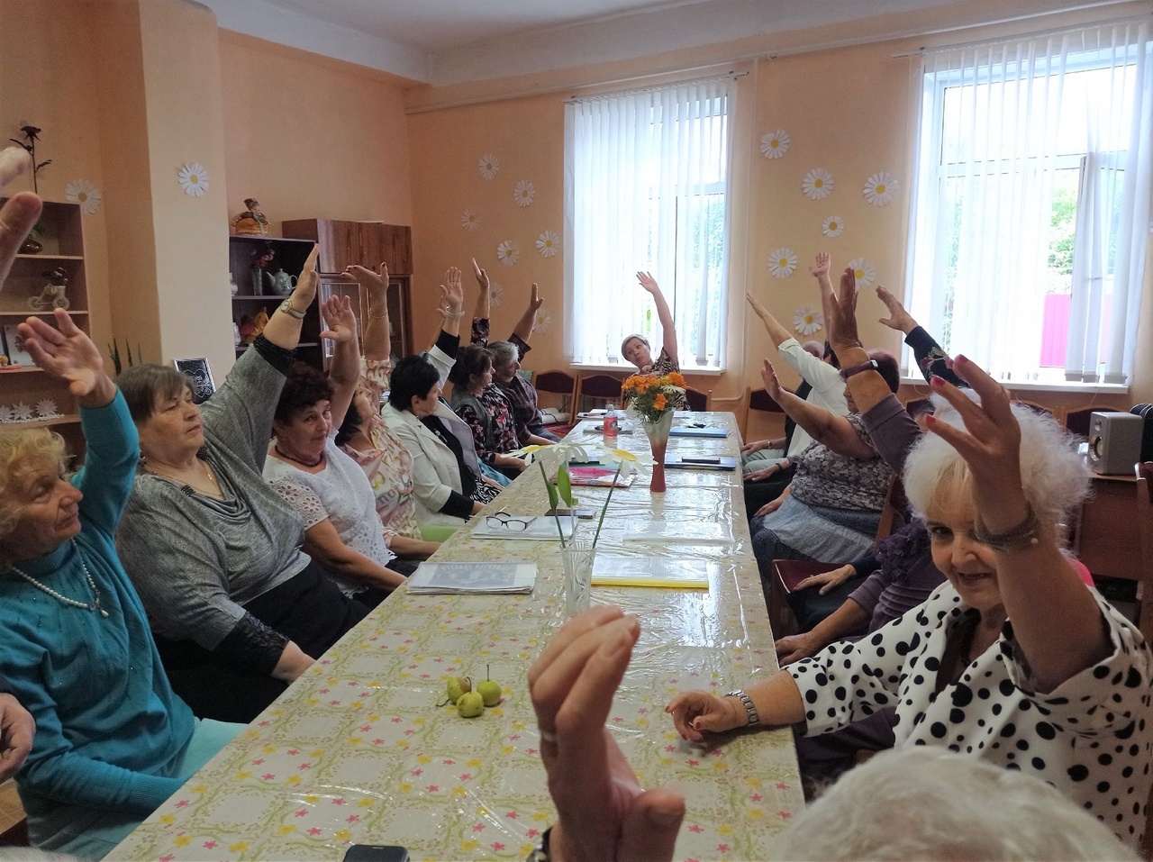 В новозыбковском клубе «Оптимист» прошло занятие для членов общества слепых и пожилых людей