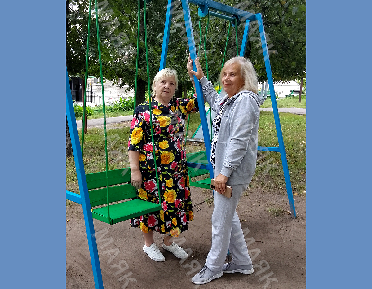Жильцы дома №11 по улице Карла Маркса в Новозыбкове за собственные средства привели в порядок детскую площадку