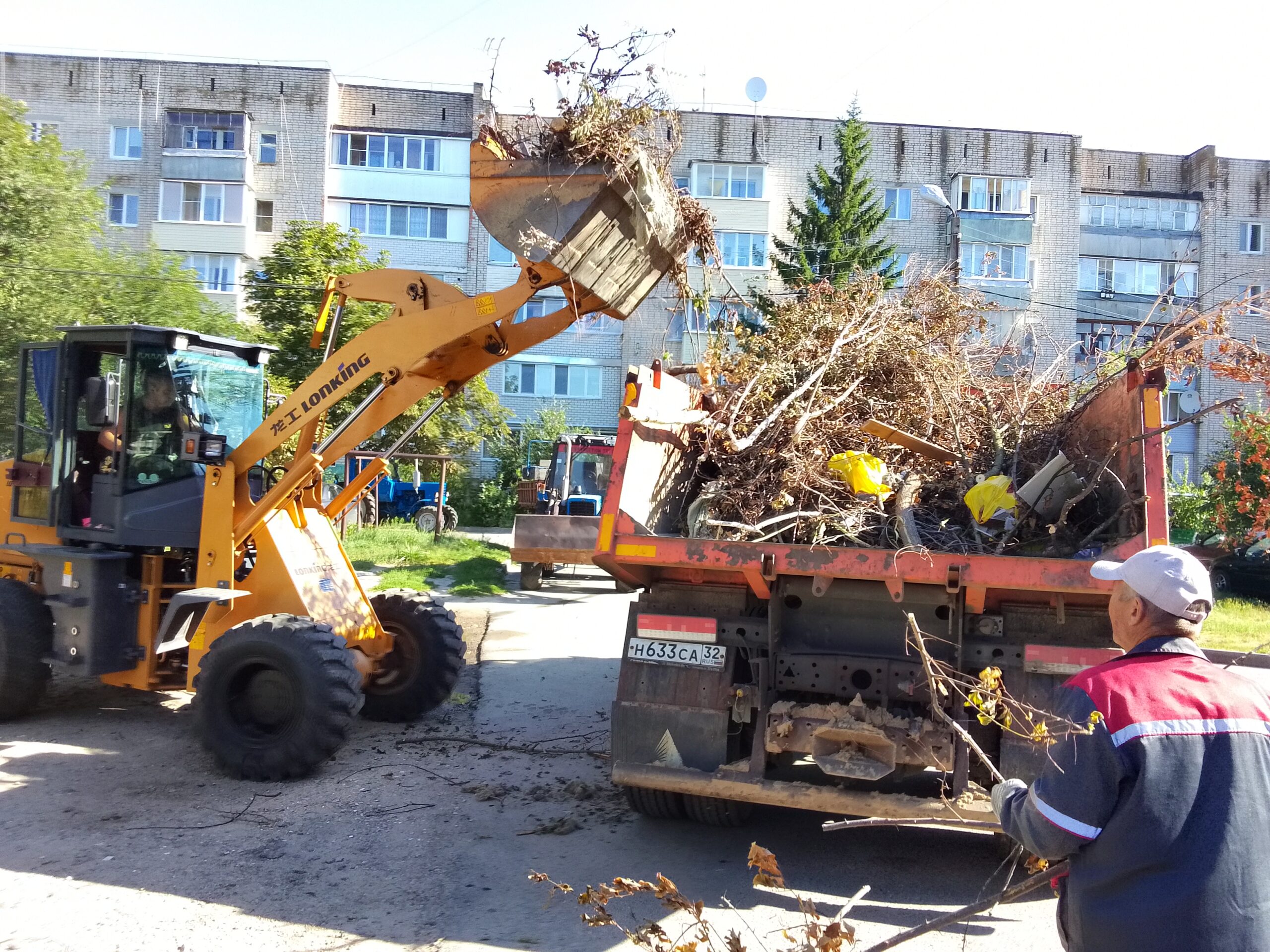 В Новозыбкове приступили к ликвидации стихийных свалок
