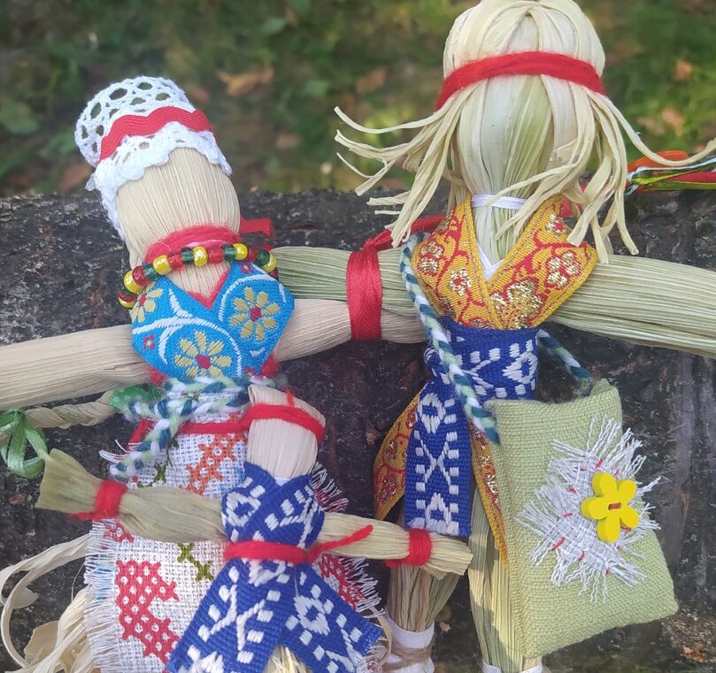 Новозыбковская мастерица создает народные куклы из початковых листьев кукурузы