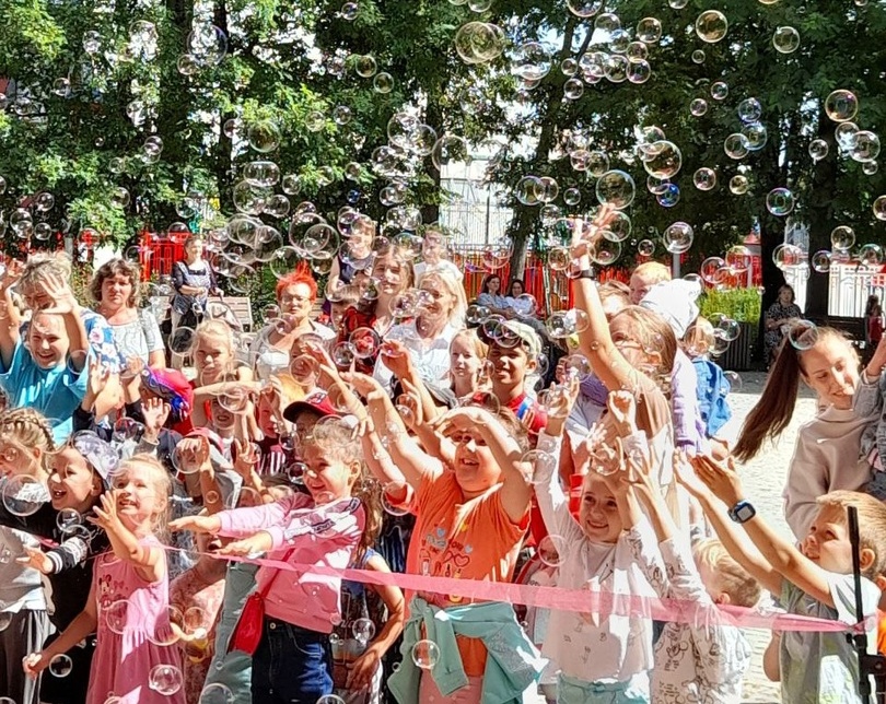 Шоу мыльных пузырей в Новозыбкове стало незабываемым
