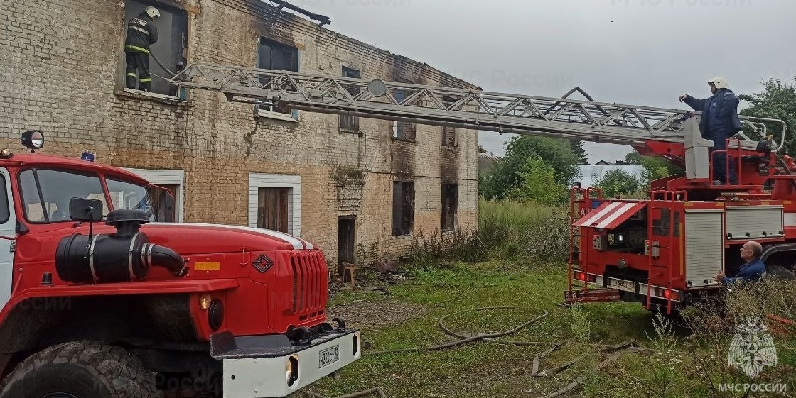 В деревне под Новозыбковом сгорел дом, пока хозяйка была в отъезде