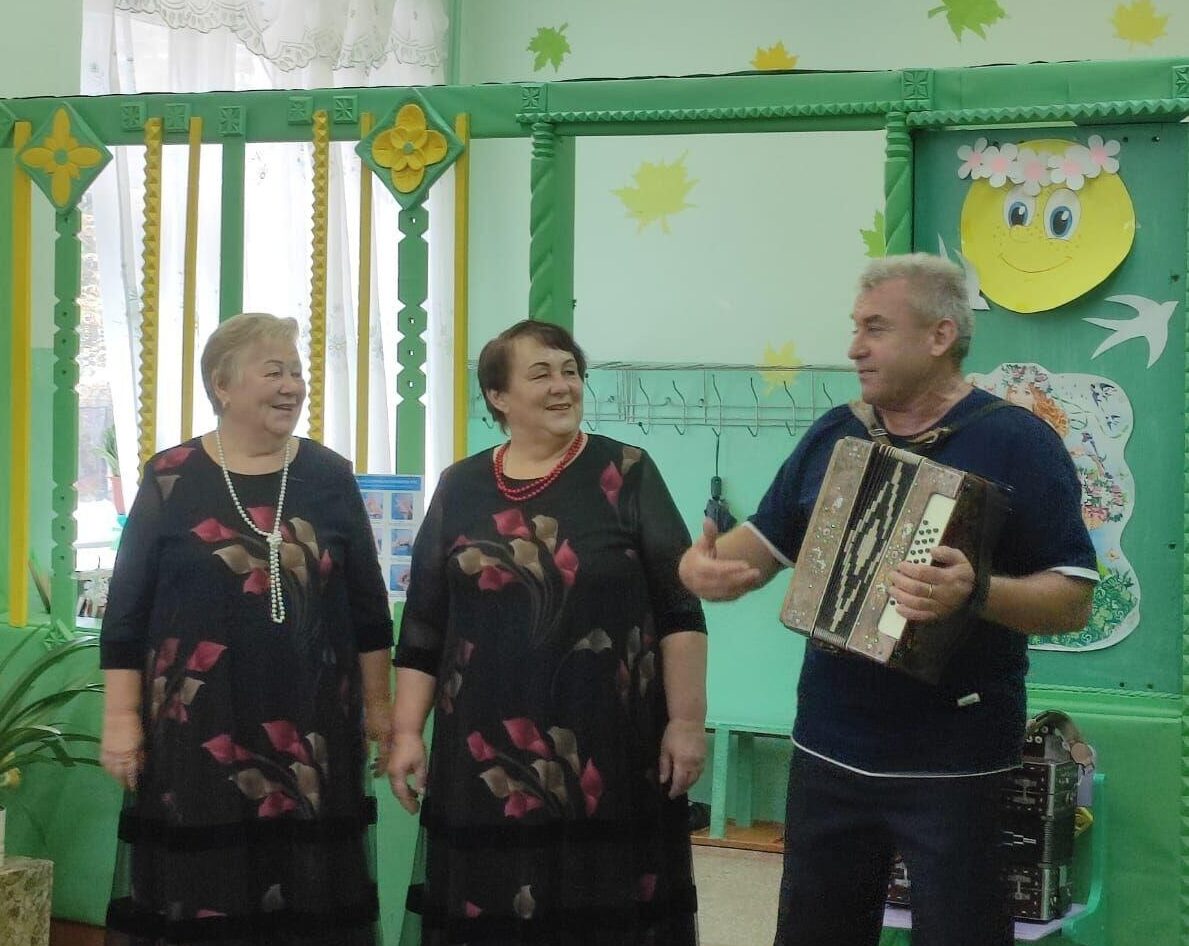 Коллективы новозыбковских СДК пришли к селянам в гости с песней