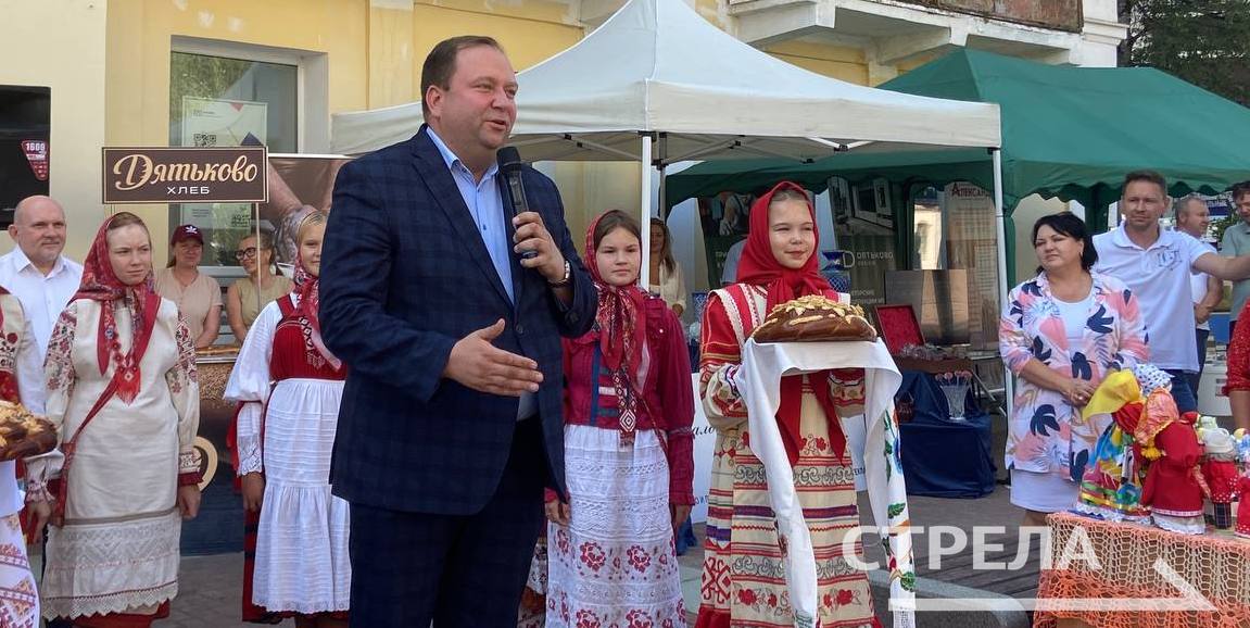 В рамках Дней муниципалитетов свои экспозиции в Брянске представили Дятьковский район и Жуковский округ