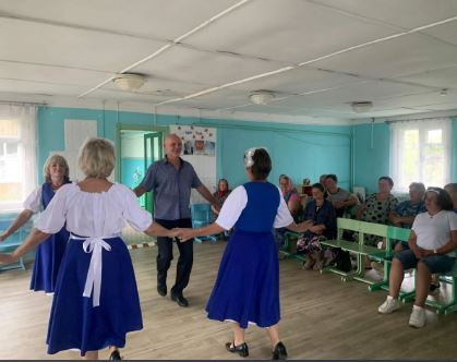 В Новозыбковской Крутоберезке ярко, красочно, прошел концерт «Летний напев»
