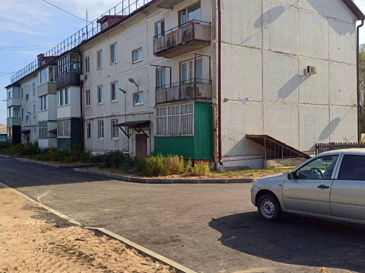 В брянской Суземке благоустраивают двор по переулку Строителей