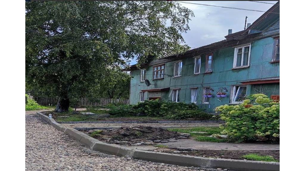 В брянском Фокино 4 двора благоустраивают по нацпроекту