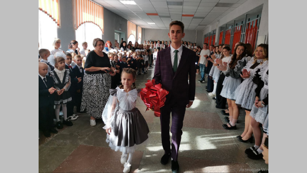 В девятой школе брянских Клинцов впервые за парты сели 112 учеников