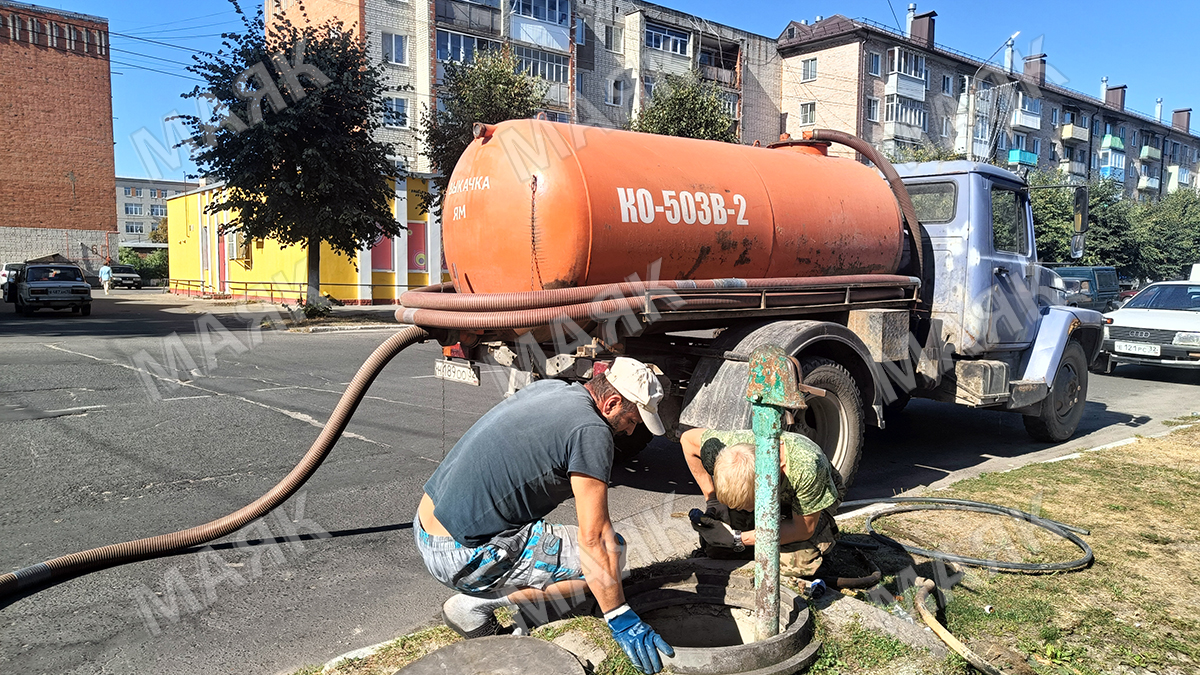 В Новозыбкове ремонтируют уличные колонки