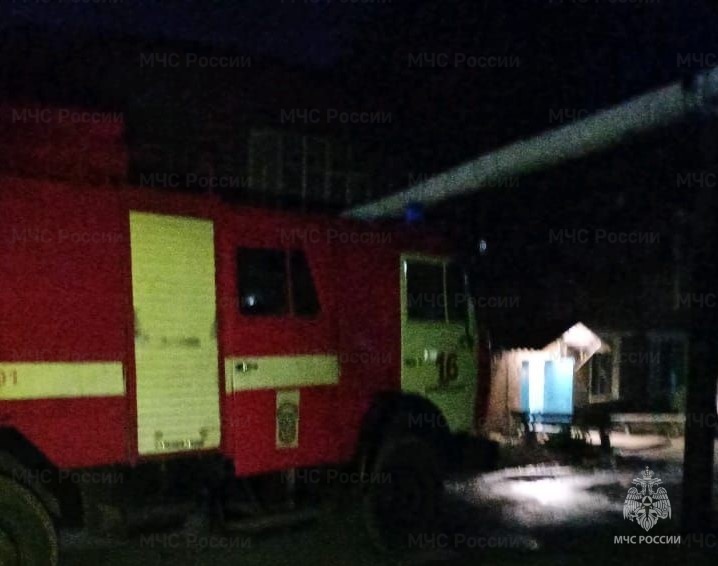 В Новозыбкове из горящего дома эвакуировали жильцов