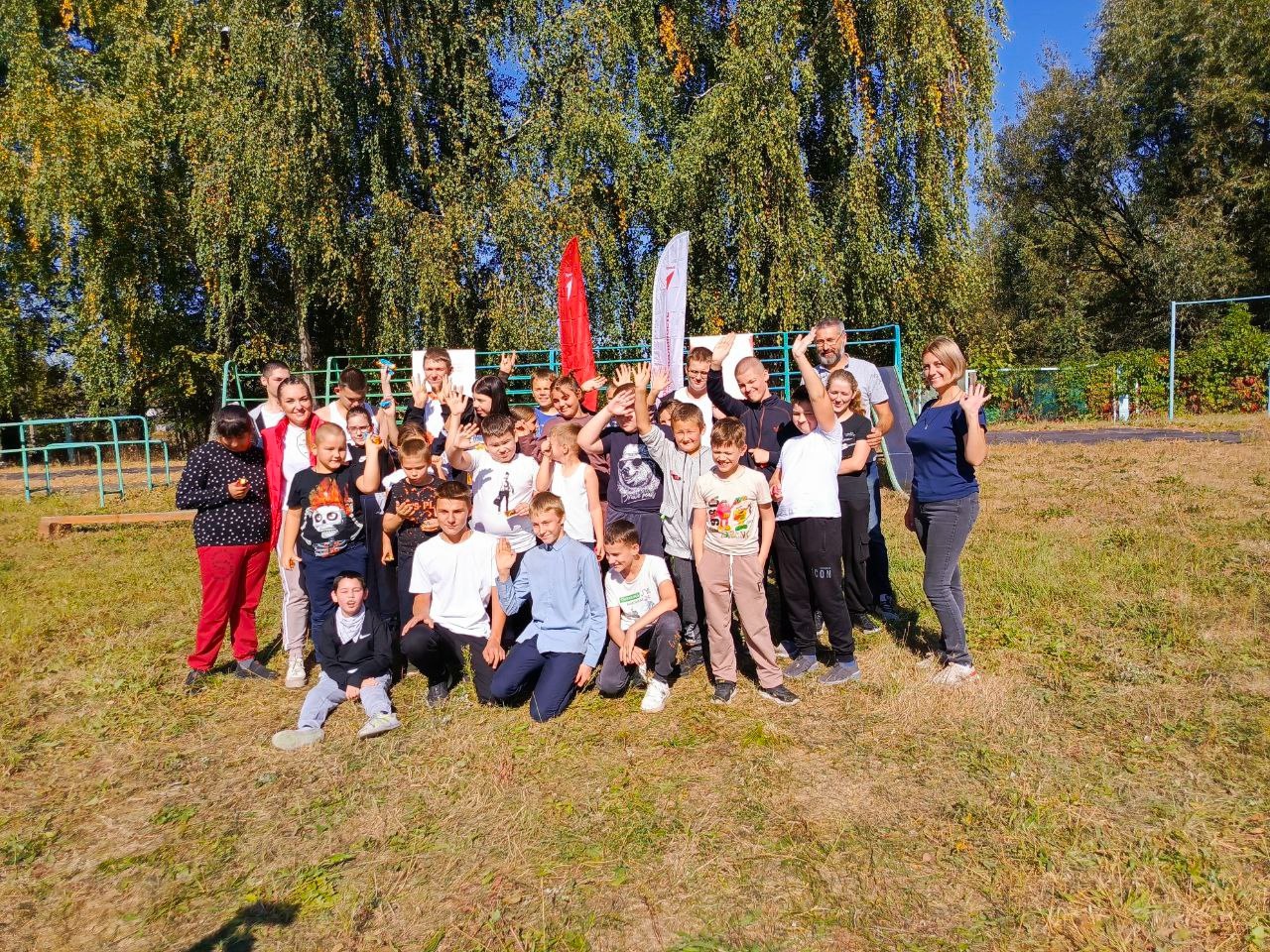 В новозыбковской школе №9 пошел спортивный праздник для детей с ОВЗ