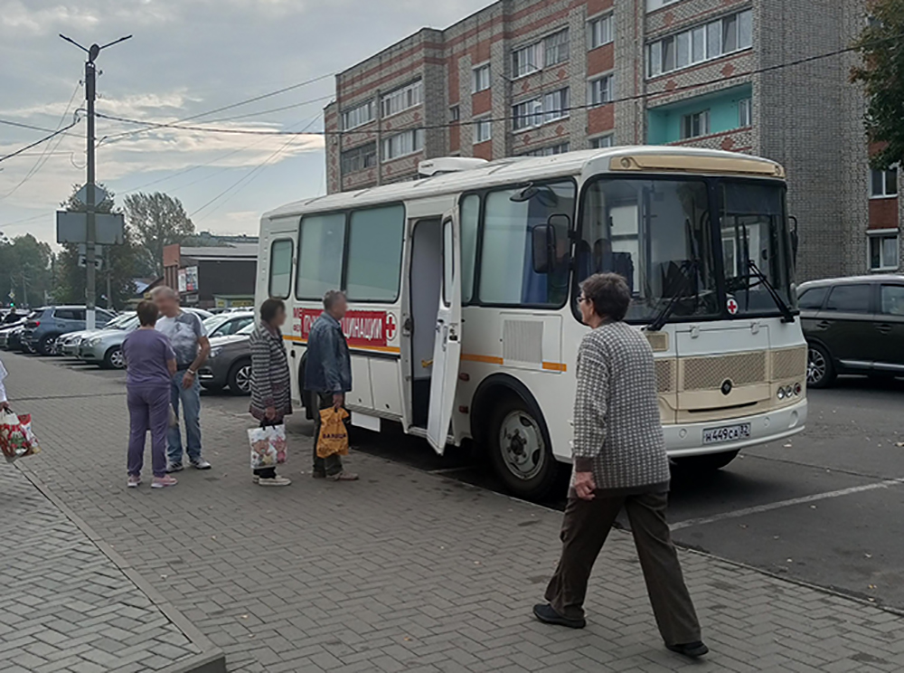 Больше трех десятков новозыбковцев вакцинировались в передвижном ФАПе