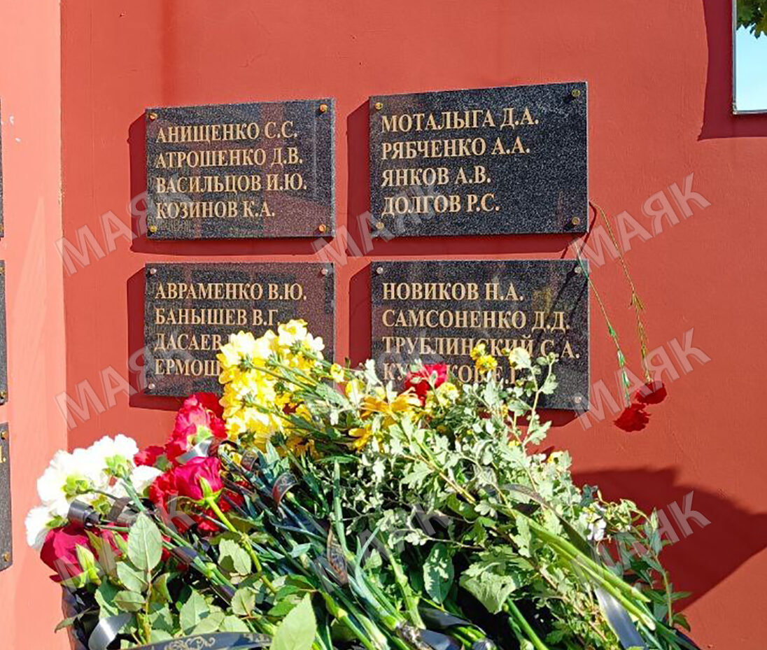 В Новозыбкове на Аллее Славы состоялось торжественное открытие памятных досок Героям-землякам