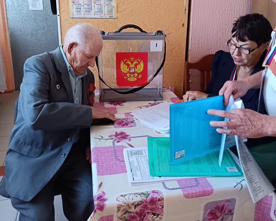 Выездное голосование провели для постояльцев новозыбковкого дома-интерната для пожилых и инвалидов