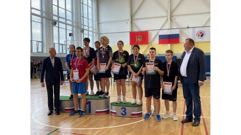 Больше ста мастеров маленькой ракетки соревновались в Брянске