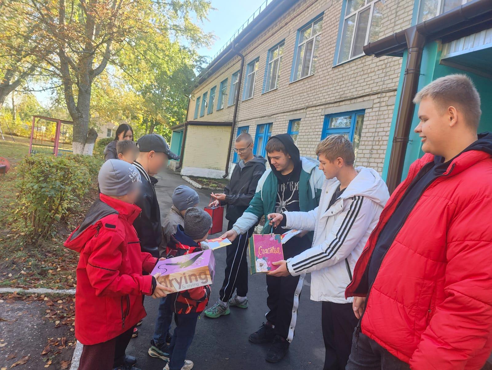 В Новозыбкове студенты пришли в гости в приют для детей