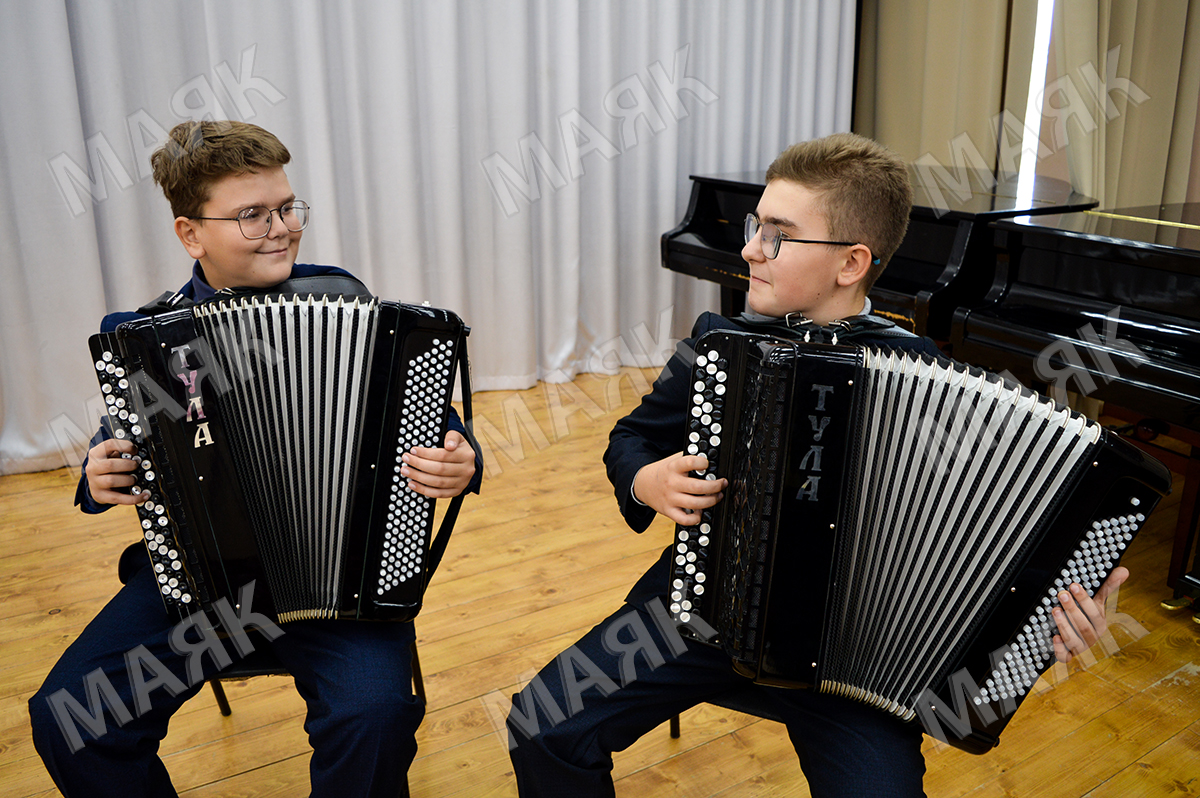 Учеников новозыбковской ДМШ наградили именными стипендиями