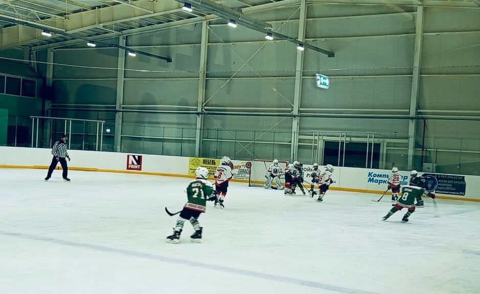 Новозыбковским хоккеистам не хватило немного упорства для победы над командой Стародуба