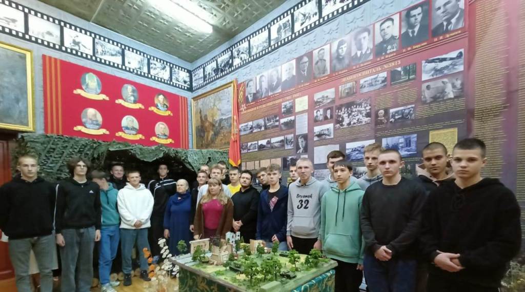 О новых солдатах «Бессмертного полка» говорилй в сельскохозяйственном техникуме Новозыбкова