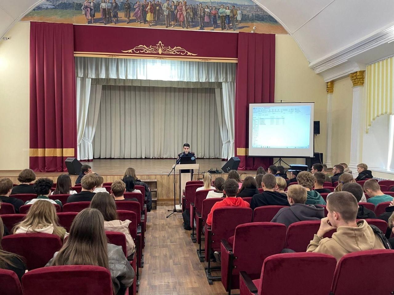 Студентам в Новозыбкове объяснили правила дорожного движения