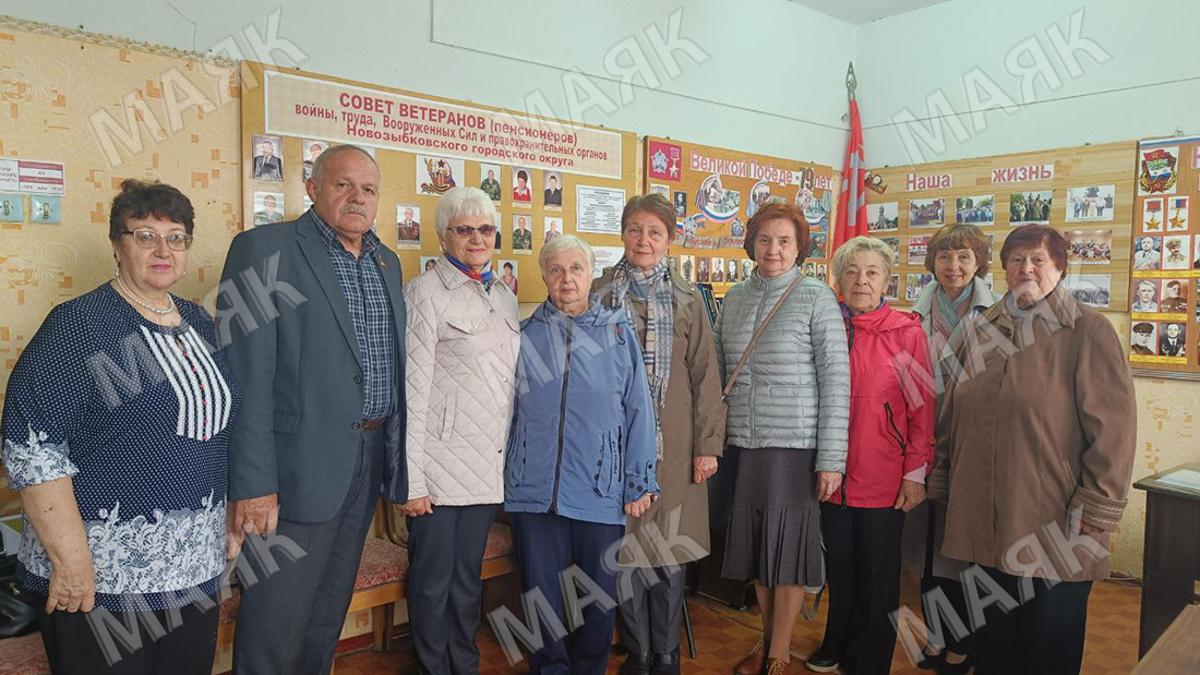 В Новозыбкове наградили ветеранов педагогического труда за оказание помощи участникам СВО